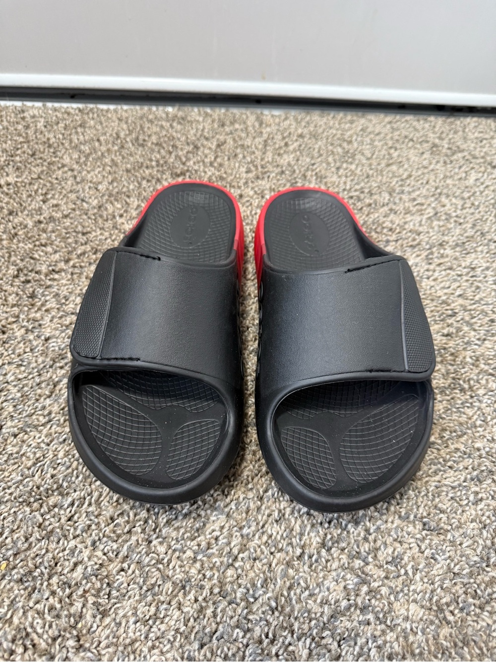 OOFOS Black and Red Men's Slide Sandals